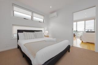 The Yarraville Retreat - Parking, Wifi & Balcony - 9