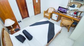 Hotel De Crystal Crown - 1
