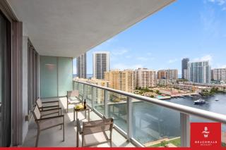 Elegant Studio with Balcony & Intracoastal View - 1
