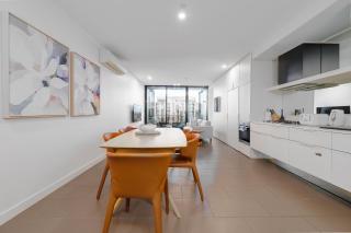 Luxe Skyline Stay - Parking, Pool & Gym - 1