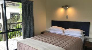 Bay Cabinz Motel - 4