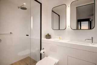Gorgeous City Views 70th Floor 3BR Apartment with Pool and Gym - 7