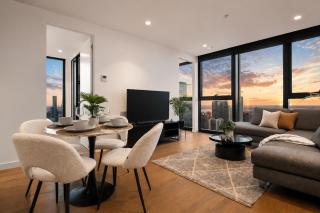 Gorgeous City Views 70th Floor 3BR Apartment with Pool and Gym - 0
