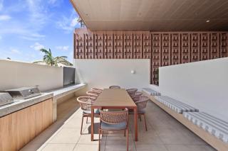 2BR Ocean Views Pool Gym Sauna - 6