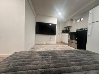 Serene and comfortable getaway in Elmont - 7