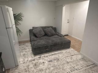 Serene and comfortable getaway in Elmont - 6