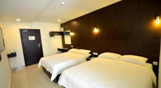 Cathay Hotel - 7