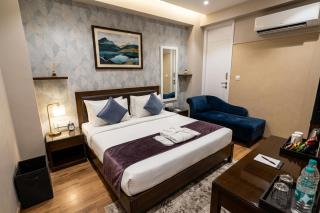 Hotel SPS 2 Min Walk From Kaushambhi Metro Station - 3