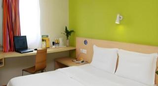 7 Days Inn Luzhou Commercial Pedestrian Street Center - 6