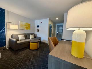 Comfort Inn & Suites Sturbridge-Brimfield - 3