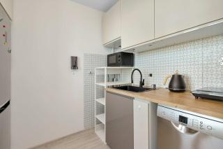 Słoneczne Studio z Balkonem Blisko Natury by Noclegi Renters - 8