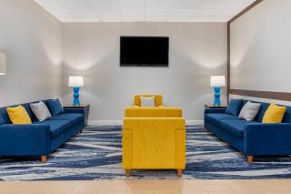 Comfort Inn & Suites Danbury-Bethel - 4