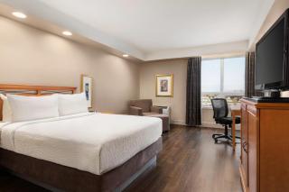Grand Hotel & Conference Centre Calgary Airport, an Ascend Collection Hotel - 5