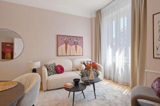 Elegant 2BR Designer Retreat in Karoly Krt - 6