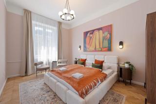 Elegant 2BR Designer Retreat in Karoly Krt - Budapest - 2