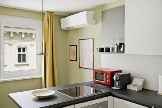 Premium Apartments with Air Conditioning - doverys yard - 9