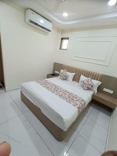 Hotel Radhe Raas - 9