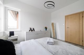 Błażeja Modern Apartment by BookingHost - 1