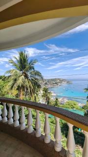 1 BR apartment with Panoramic Ocean Views - 0