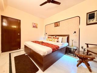 4BR Judge's Abode - An Antique Home in City Center - 6