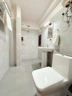 4BR Judge's Abode - An Antique Home in City Center - 2
