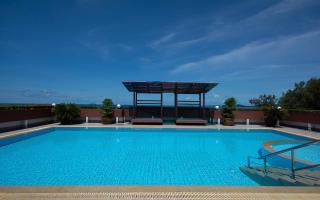 Mae Phim Beachside 1BR Condo Sleeps 3 With Rooftop Pool - 6