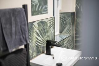 Spacious 2 Bed Apartment in Reading by Amber Stays - Perfect for Business & Contractors FREE Parking - 1