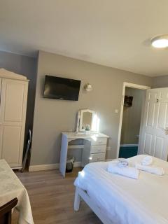 Riverside Guesthouse - 6