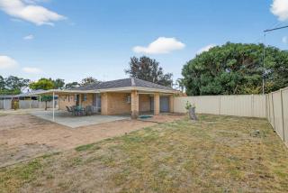 Quiet 3BR Armadale Home with Free Parking and AC - 7