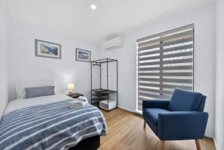 Quiet 3BR Armadale Home with Free Parking and AC - 6