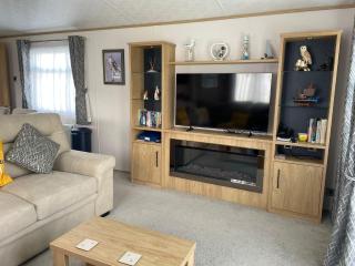 Modern 4 Berth Caravan With Decking At Manor Park, Hunstanton Ref 23002H - 5
