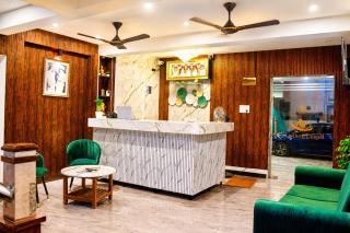 Raja's Paradise Inn - 8