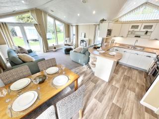 Stunning 6 Berth Lodge At Manor Park, Near Hunstanton Beach Ref 23011B - 5