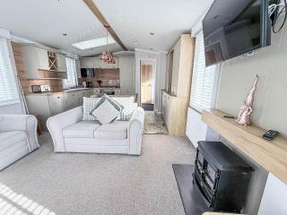 Stunning Caravan With Decking At Manor Park In Norfolk Ref 23015C - 4