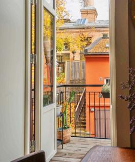 1BR w Balcony Walk to Historic Streets - 3
