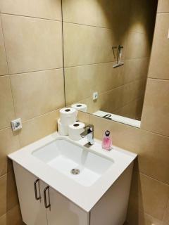 Modern Studio Apt - 2