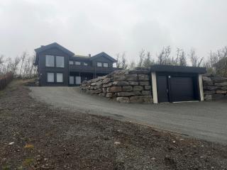 Luxurious Cabin, 5 Bedrooms, Sauna Stunning View - 0