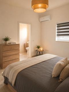 Private Room with Ensuite bathroom in Modern Sea View Apartment - 0