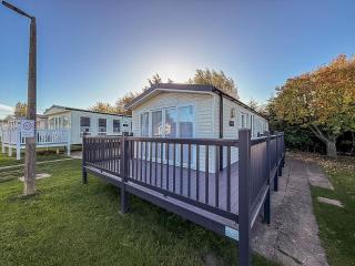 Homely 7 Berth Caravan At Manor Park In Hunstanton, Norfolk Ref 23018B - 9