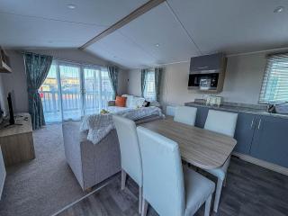 Homely 7 Berth Caravan At Manor Park In Hunstanton, Norfolk Ref 23018B - 3