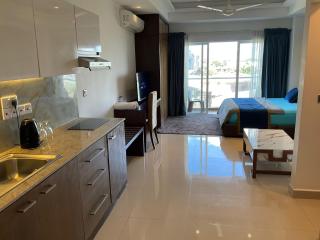 Royal Studio Apartment BY OCEAN BREEZE - 1
