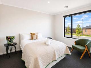 Modern 4BR Family Retreat near Torquay & Geelong - 9