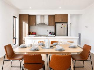 Modern 4BR Family Retreat near Torquay & Geelong - 2