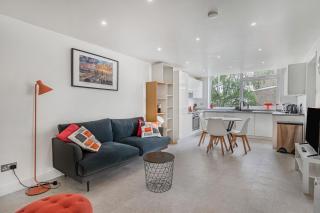 30 min to central London 2BR flat with parking close to Eltham palace - 0