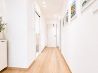 Bright and Spacious Elegant Apartment 5 min Airport - 9