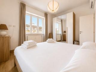 Bright and Spacious Elegant Apartment 5 min Airport - 8