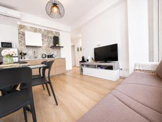 Bright and Spacious Elegant Apartment 5 min Airport - 2
