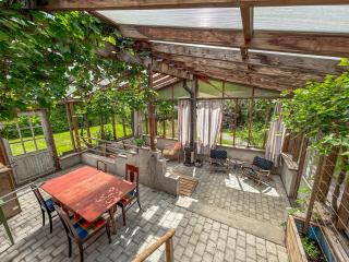 Cozy Cabin 300m from the Lake with Boat & large Greenhouse - 8