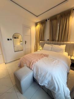 Modern 2 Bedroom Apartment in Central Yaba with Wi-Fi & Free Parking - 2