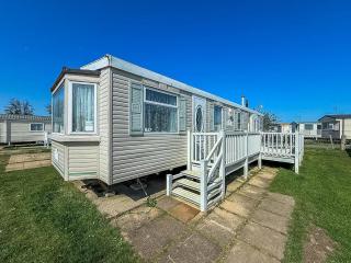 Spacious Caravan For Hire In Hunstanton At Manor Park Holiday Park Ref 23047B - 0